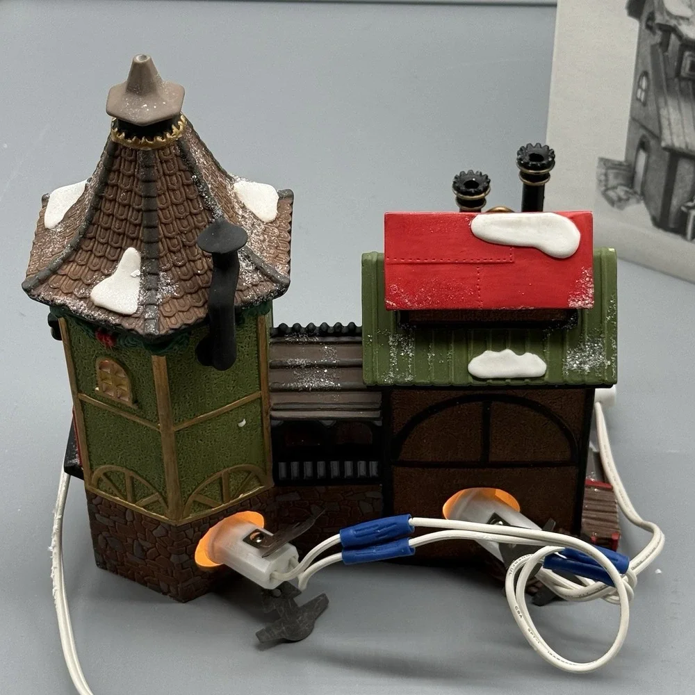 Department 56 Heritage Village North Pole Elfin Forge & Assembly Shop #56384